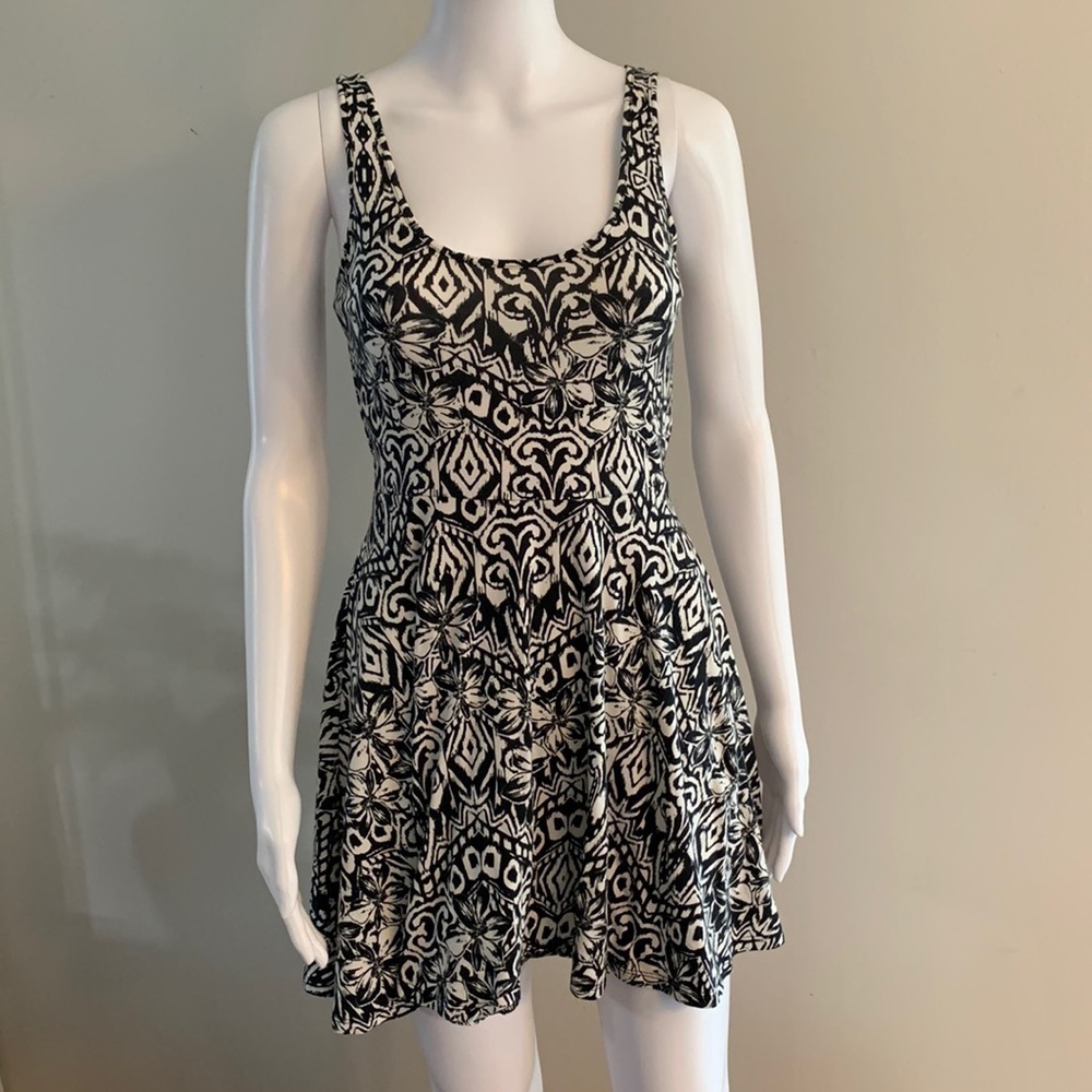 Aeropostale sleeveless dress Black and white “Sun dress” Sz XS summer is coming!